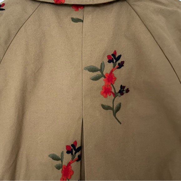 Cartonnier Tan Trench Coat with Floral Embroidery - Picture 4 of 6